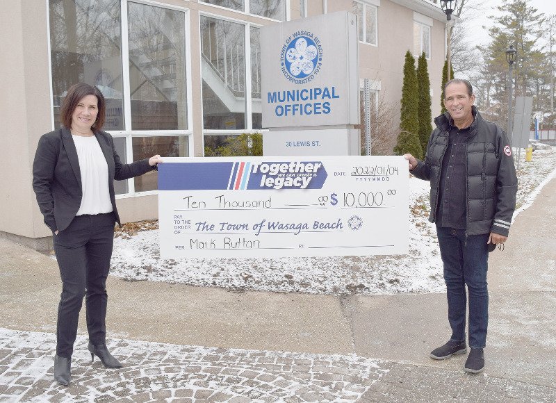 Mark Ruttan cheque presentation photo