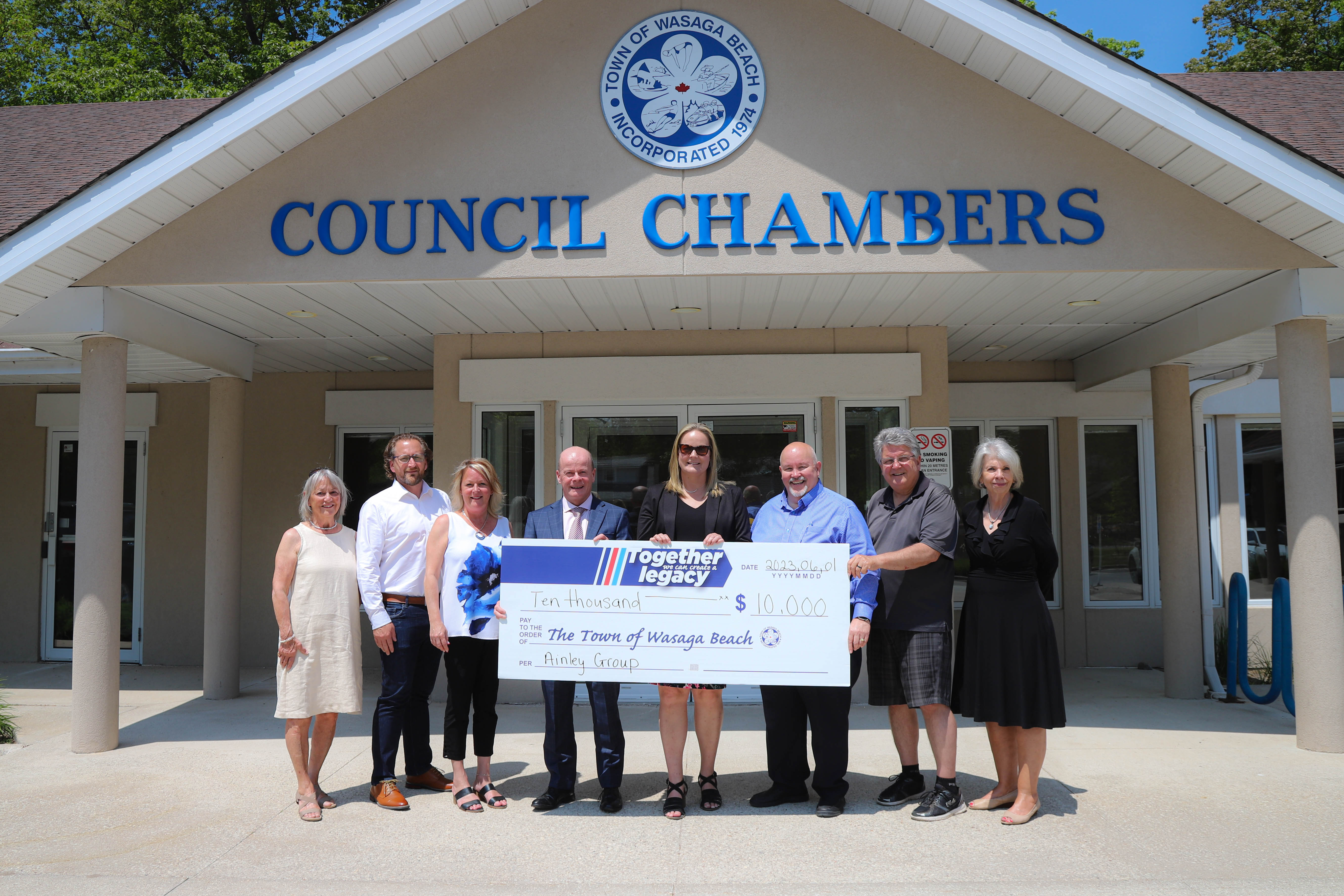 councillors holding a $10,000 check from Ainley Group